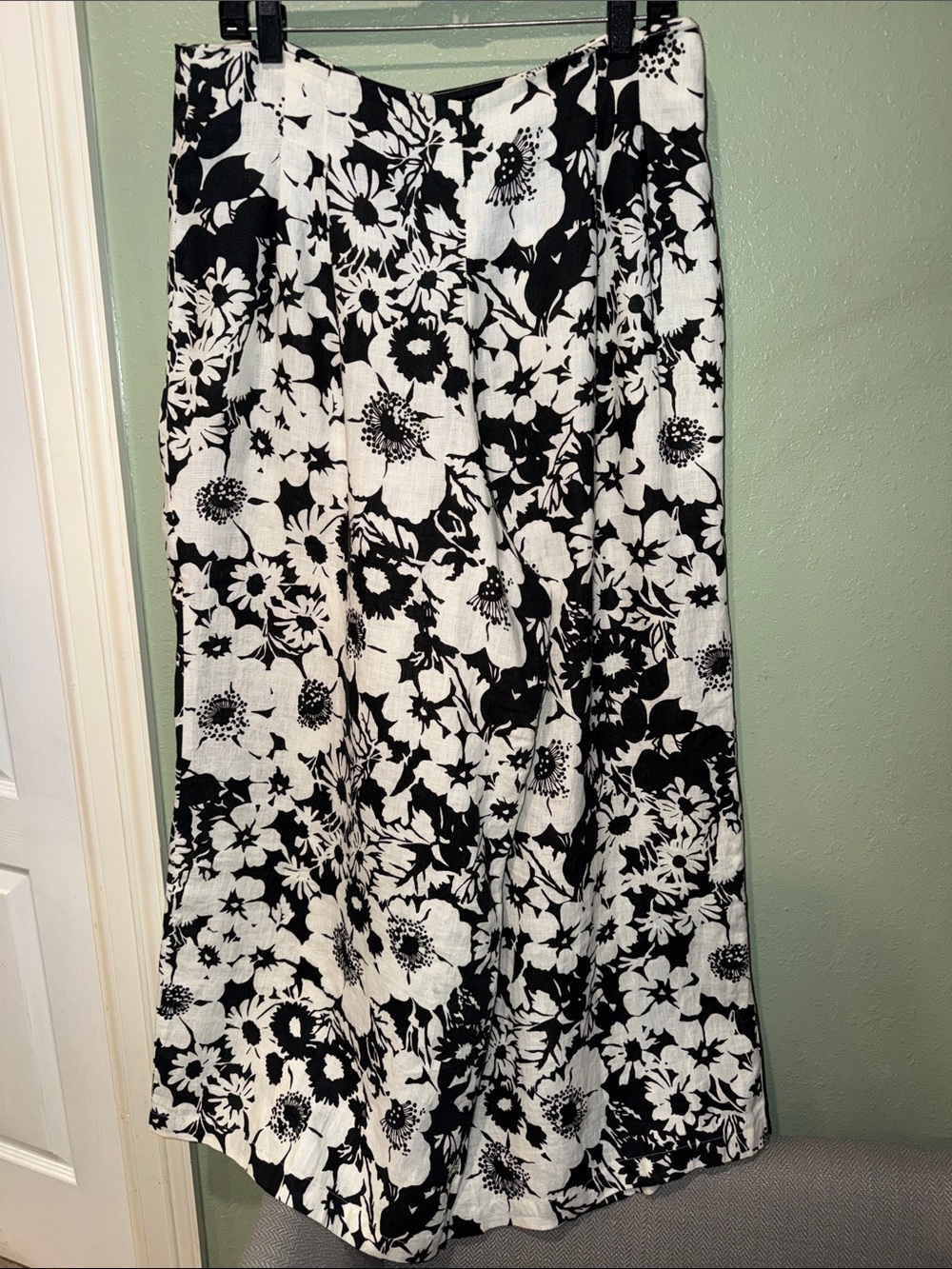 Faithful the Brand 100% linen, Black & White Floral pant